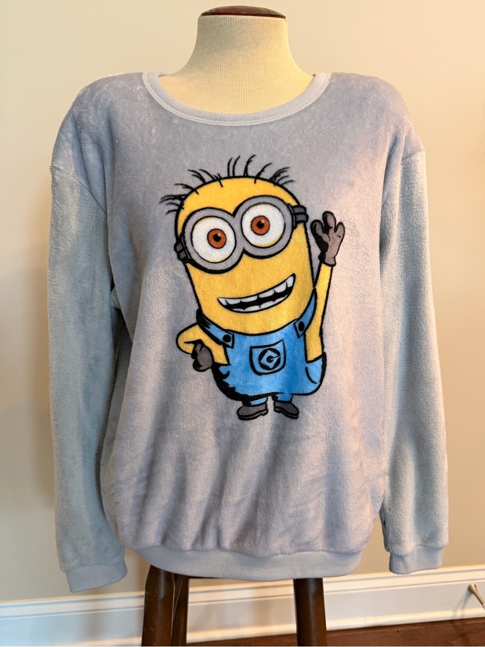Light Gray Minion Graphic Pullover Sweatshirt